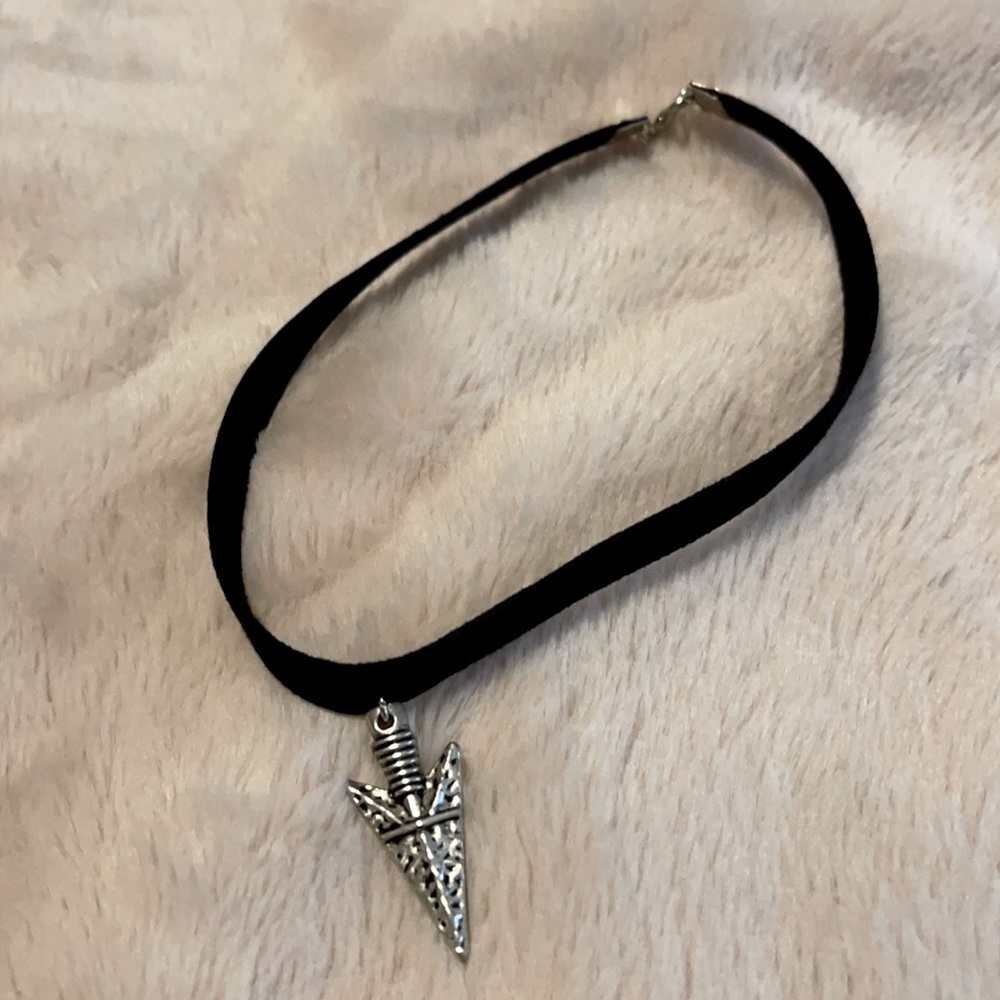 Silver arrow necklace